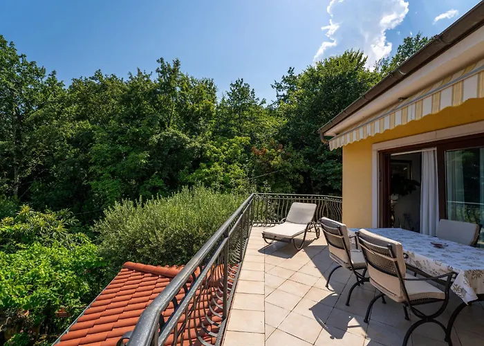 Διαμέρισμα Valy By Interhome Lovran