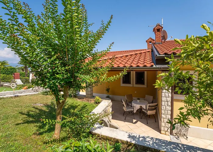 Valy By Interhome Lovran